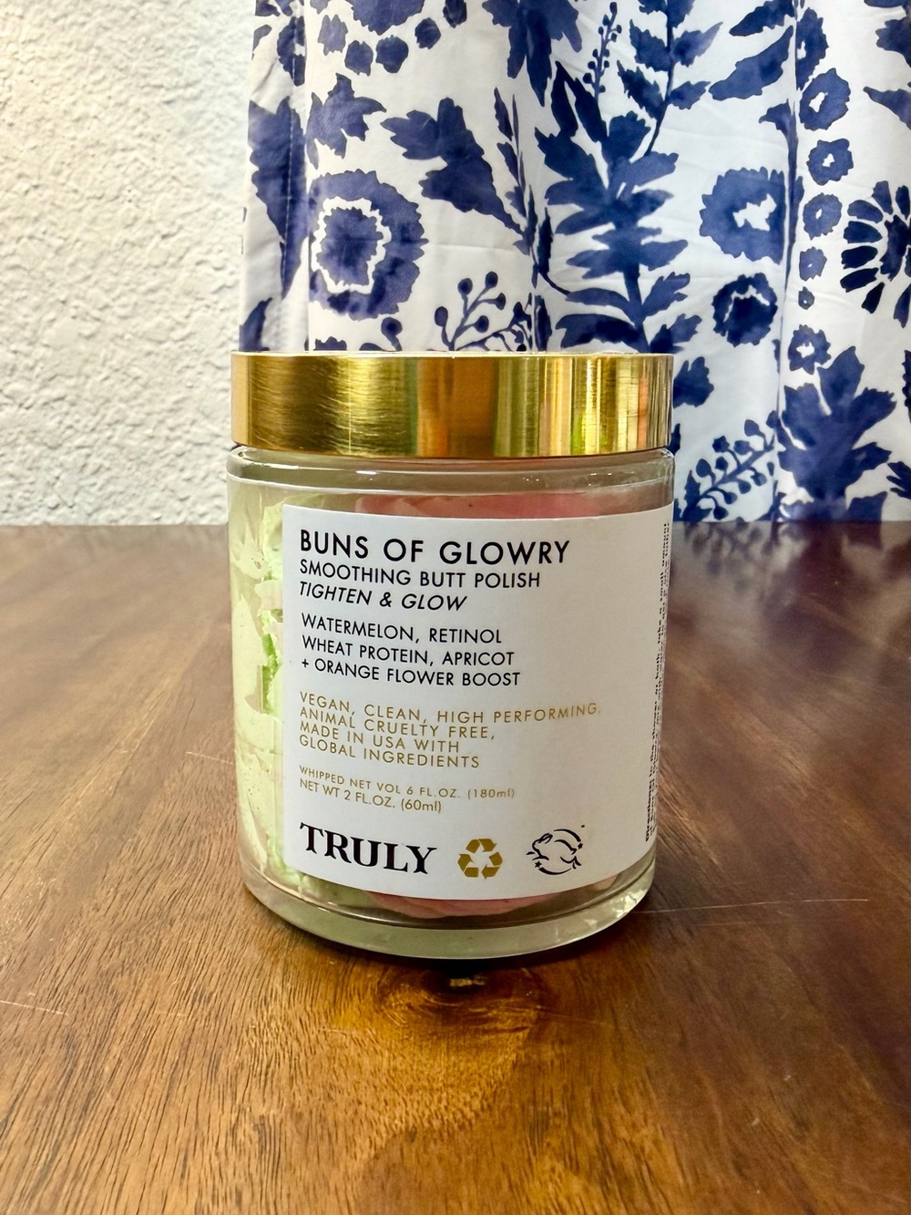 TRULY Buns of Glowry Smoothing Butt Polish